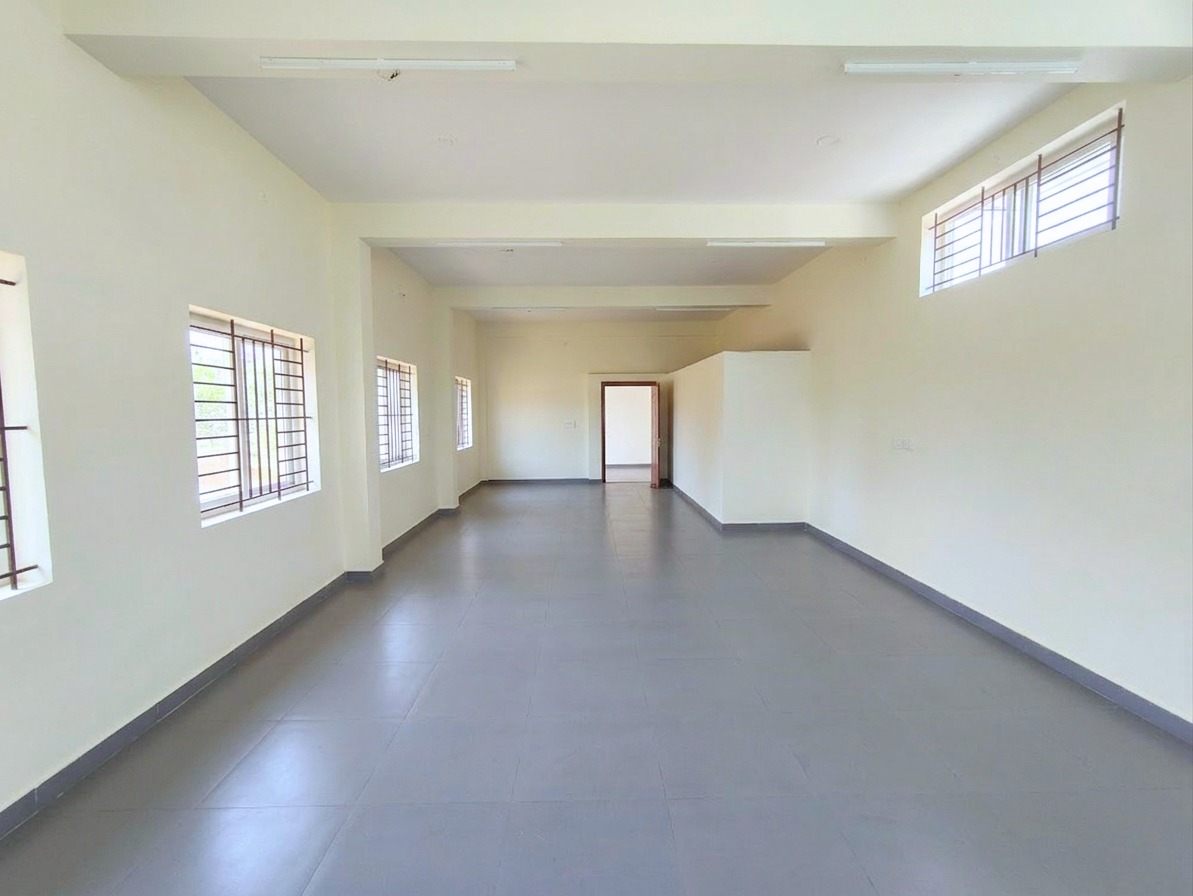 First floor commercial hall, 541 sq ft — open floor plan with natural light from windows on three sides